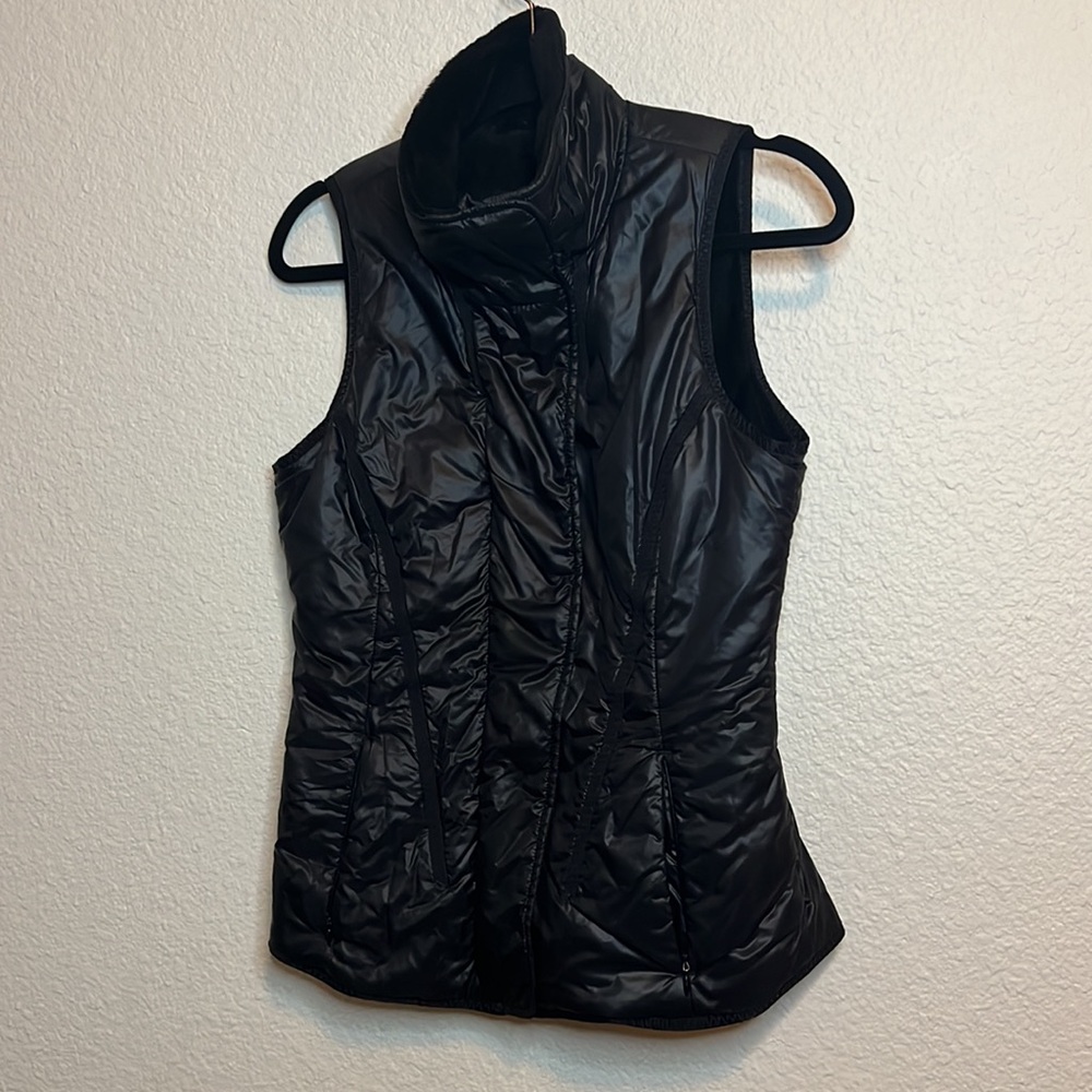 Lululemon Glacier Vest, size 6.